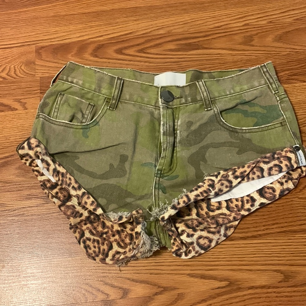 One teaspoon camo/leopard shorts